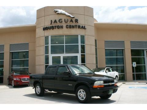 Black Chevrolet S10 LS Crew Cab 4x4.  Click to enlarge.