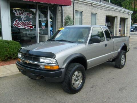 Sandalwood Metallic Chevrolet S10 LS Extended Cab 4x4.  Click to enlarge.