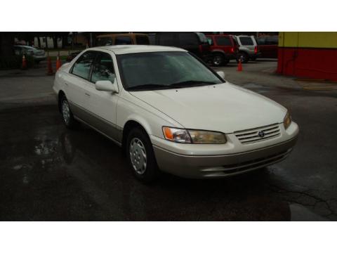 Super White Toyota Camry LE.  Click to enlarge.