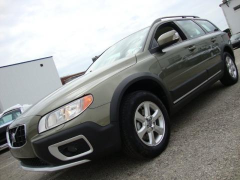 Caper Green Metallic Volvo XC70 3.2 AWD.  Click to enlarge.
