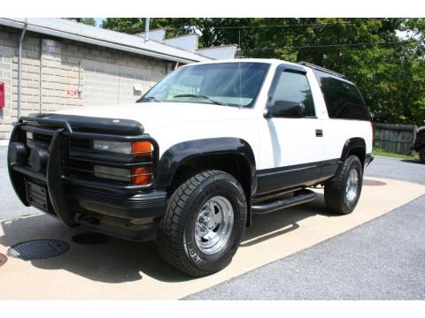 Summit White Chevrolet Tahoe Sport 4x4.  Click to enlarge.