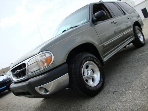 Spruce Green Metallic Ford Explorer XLT 4x4.  Click to enlarge.