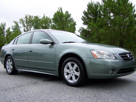 Mystic Emerald Metallic Nissan Altima 2.5 S.  Click to enlarge.