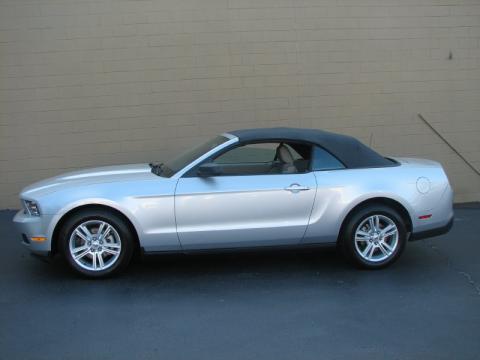 Brilliant Silver Metallic Ford Mustang V6 Convertible.  Click to enlarge.