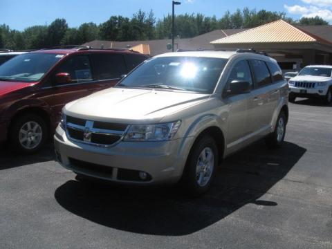 White Gold Dodge Journey SE.  Click to enlarge.
