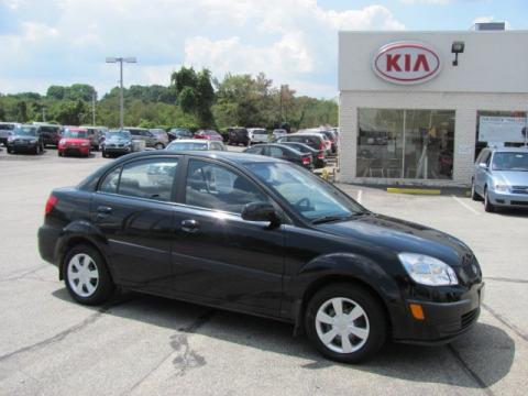 Black Kia Rio Sedan.  Click to enlarge.
