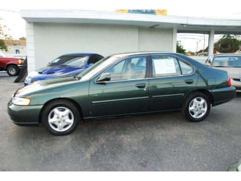 Green Emerald Metallic Nissan Altima GXE.  Click to enlarge.