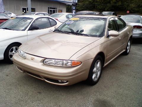 Sandstone Metallic Oldsmobile Alero GL Sedan.  Click to enlarge.