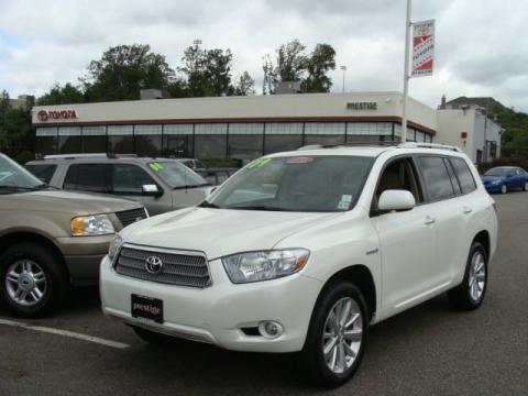 Blizzard White Pearl Toyota Highlander Hybrid Limited 4WD.  Click to enlarge.