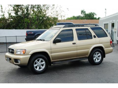 Luminous Gold Metallic Nissan Pathfinder SE.  Click to enlarge.