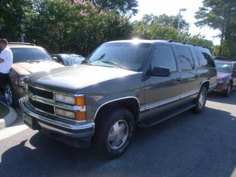 Medium Charcoal Gray Metallic Chevrolet Suburban K1500 LT 4x4.  Click to enlarge.