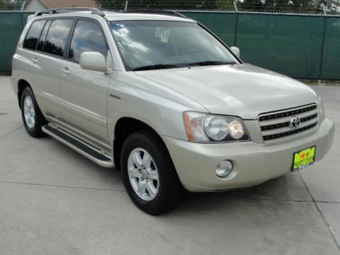 Vintage Gold Metallic Toyota Highlander Limited.  Click to enlarge.