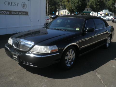 Black Lincoln Town Car Signature L.  Click to enlarge.