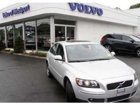 Silver Metallic Volvo S40 T5 AWD.  Click to enlarge.