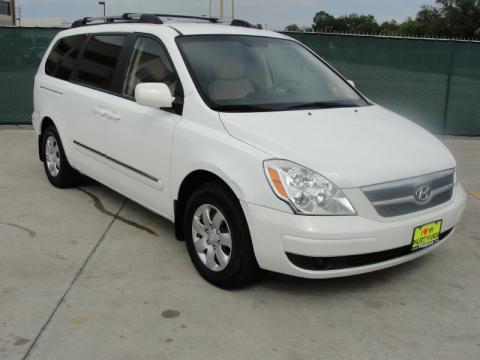 Cosmic White Hyundai Entourage GLS.  Click to enlarge.