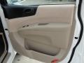  2008 Hyundai Entourage Beige Interior #24