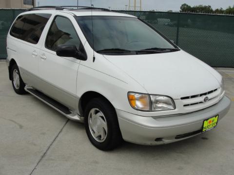 Super White Toyota Sienna XLE.  Click to enlarge.