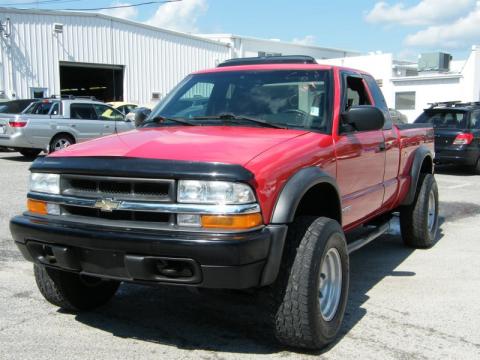 Victory Red Chevrolet S10 ZR2 Extended Cab 4x4.  Click to enlarge.