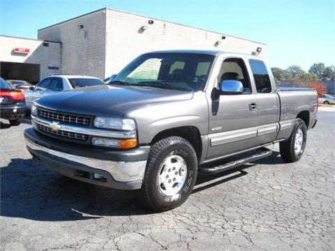 Medium Charcoal Gray Metallic Chevrolet Silverado 1500 Z71 Extended Cab 4x4.  Click to enlarge.