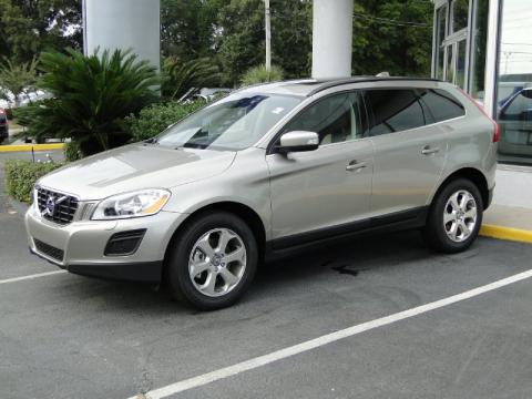 Seashell Metallic Volvo XC60 3.2 AWD.  Click to enlarge.