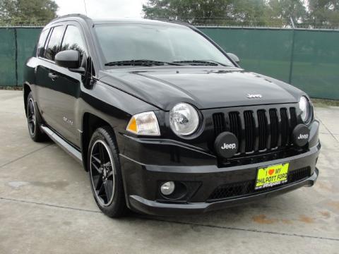 Brilliant Black Crystal Pearl Jeep Compass RALLYE.  Click to enlarge.