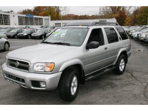 Chrome Silver Metallic Nissan Pathfinder SE 4x4.  Click to enlarge.