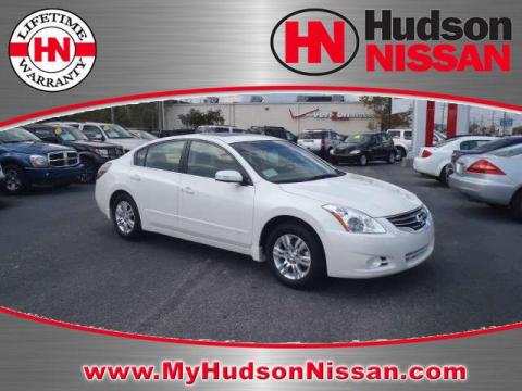 2011 nissan altima coupe white. Winter Frost White 2011 Nissan