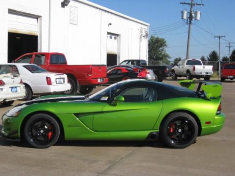Viper Snakeskin Green Pearl Dodge Viper Sanke Skin Green Edition SRT10 ACR Coupe.  Click to enlarge.