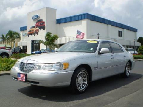 Silver Frost Metallic Lincoln Town Car Signature.  Click to enlarge.