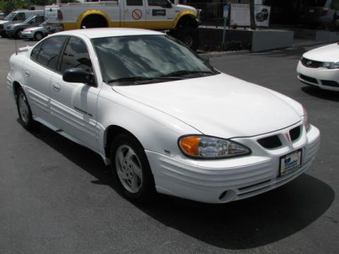 Arctic White Pontiac Grand Am SE Sedan.  Click to enlarge.