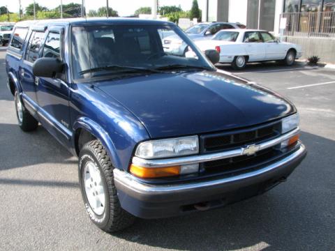 Indigo Blue Metallic Chevrolet S10 LS Crew Cab 4x4.  Click to enlarge.