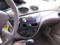 Controls of 2000 Ford Focus SE Sedan #11