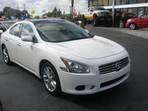 Winter Frost White Nissan Maxima 3.5 SV.  Click to enlarge.