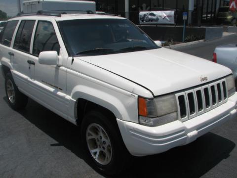 Stone White Jeep Grand Cherokee Limited 4x4.  Click to enlarge.