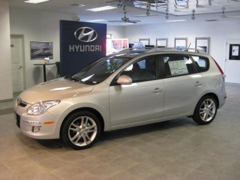 Shimmering Silver Metallic Hyundai Elantra Touring SE.  Click to enlarge.