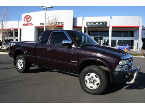 Dark Cherry Red Metallic Chevrolet S10 ZR2 Extended Cab 4x4.  Click to enlarge.