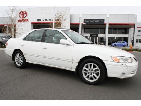 Super White Toyota Camry XLE V6.  Click to enlarge.