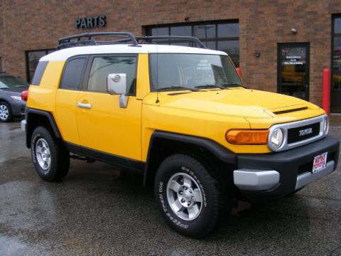 Sun Fusion Yellow Toyota FJ Cruiser 4WD.  Click to enlarge.