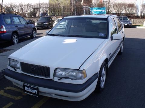 White Volvo 850 Sedan.  Click to enlarge.