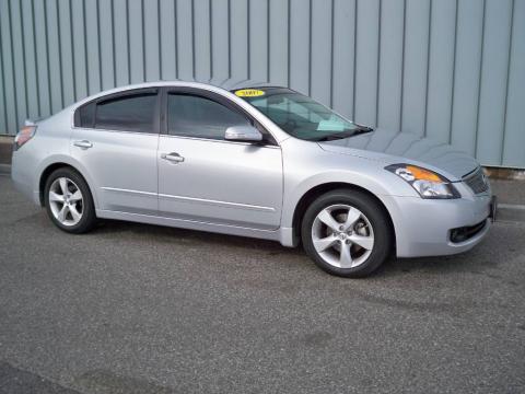 Radiant Silver Metallic 2007 Nissan Altima 3.5 SE with Frost interior 