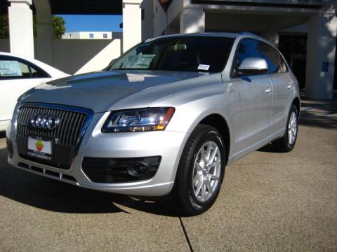 Ice Silver Metallic Audi Q5 2.0T quattro.  Click to enlarge.