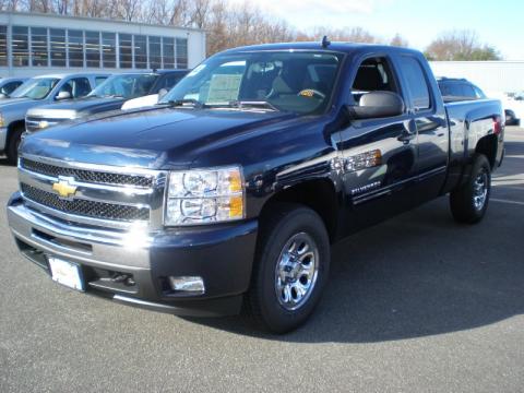 Imperial Blue Metallic Chevrolet Silverado 1500 LT Extended Cab 4x4.  Click to enlarge.