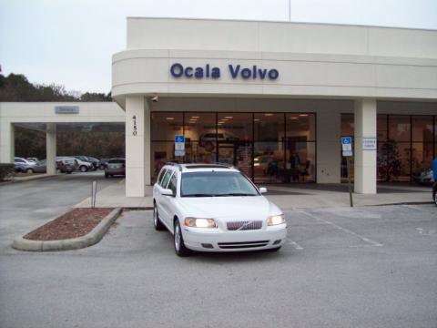 Ice White Volvo V70 2.5T.  Click to enlarge.