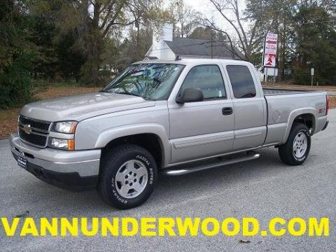 Silver Birch Metallic Chevrolet Silverado 1500 Classic Z71 Extended Cab 4x4.  Click to enlarge.