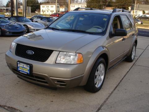 Pueblo Gold Metallic Ford Freestyle SE.  Click to enlarge.