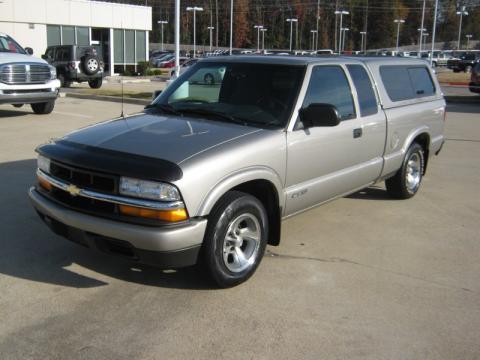 Light Pewter Metallic Chevrolet S10 LS Extended Cab.  Click to enlarge.