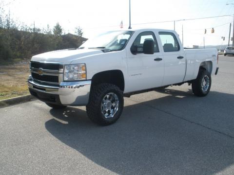 Summit White Chevrolet Silverado 2500HD LT Crew Cab 4x4.  Click to enlarge.