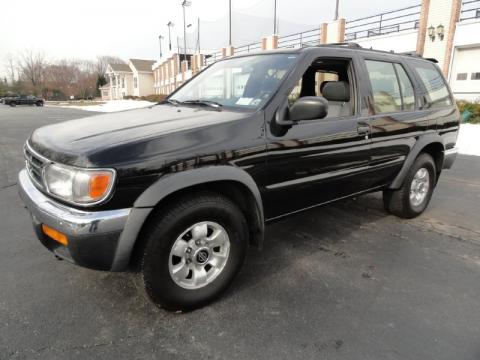 Super Black Nissan Pathfinder SE 4x4.  Click to enlarge.