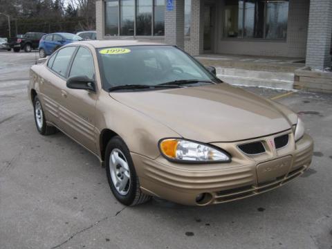 Topaz Gold Metallic Pontiac Grand Am SE Sedan.  Click to enlarge.