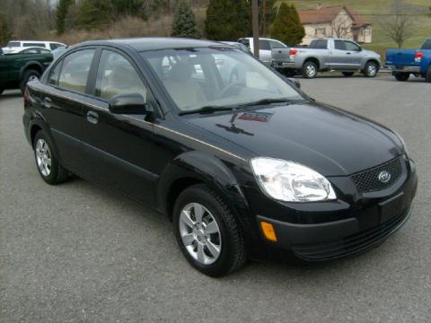 Black Kia Rio LX Sedan.  Click to enlarge.